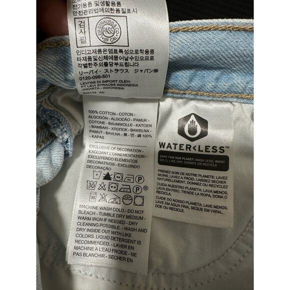 Levis' Premium Wedgie Short Button Fly Light Wash Cut Off Size 28 - Picture 4 of 11